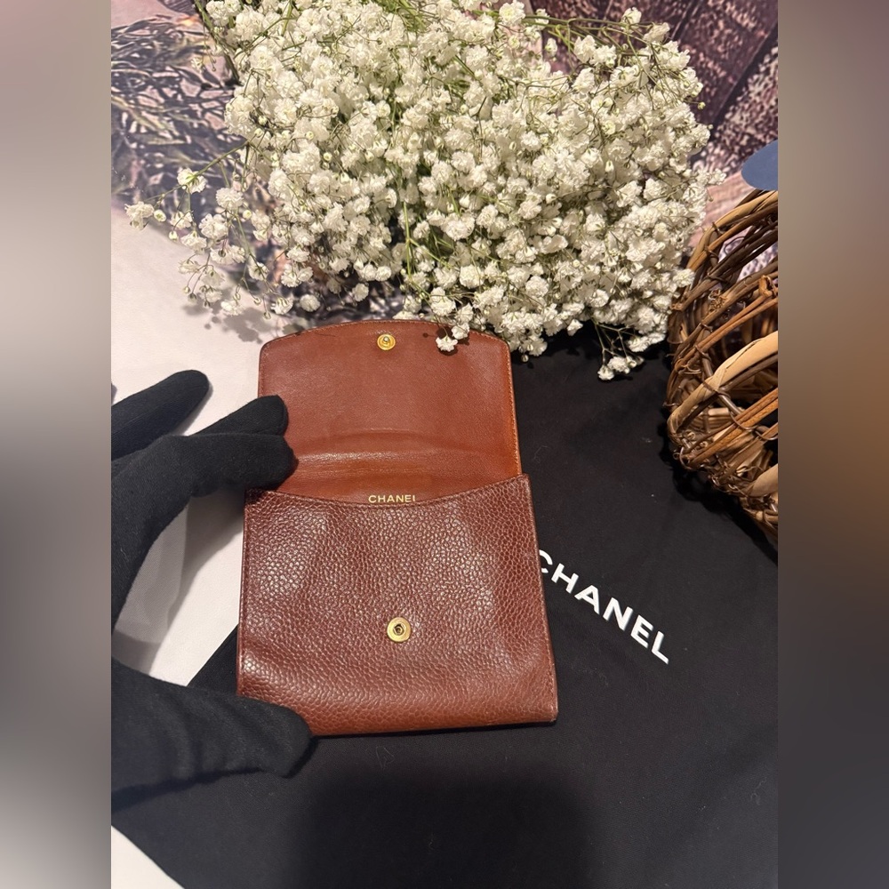 CHANEL Vintage Bi-Fold Caviar Flap Leather Wallet - Picture 7 of 16